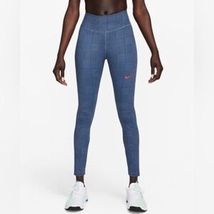 Nike women’s dri fit 7/8 printed campus tight legging size medium